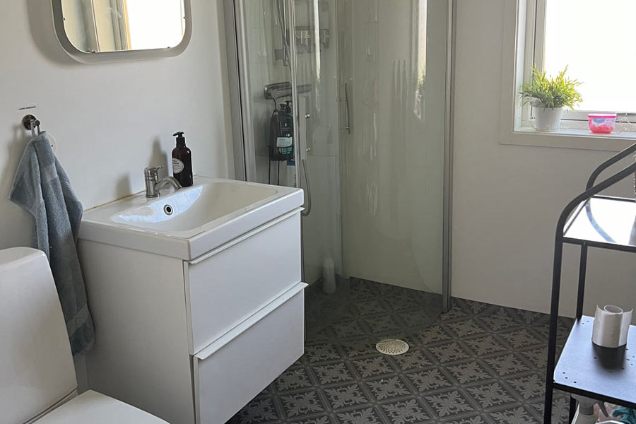 Ett handfat i ett badrum