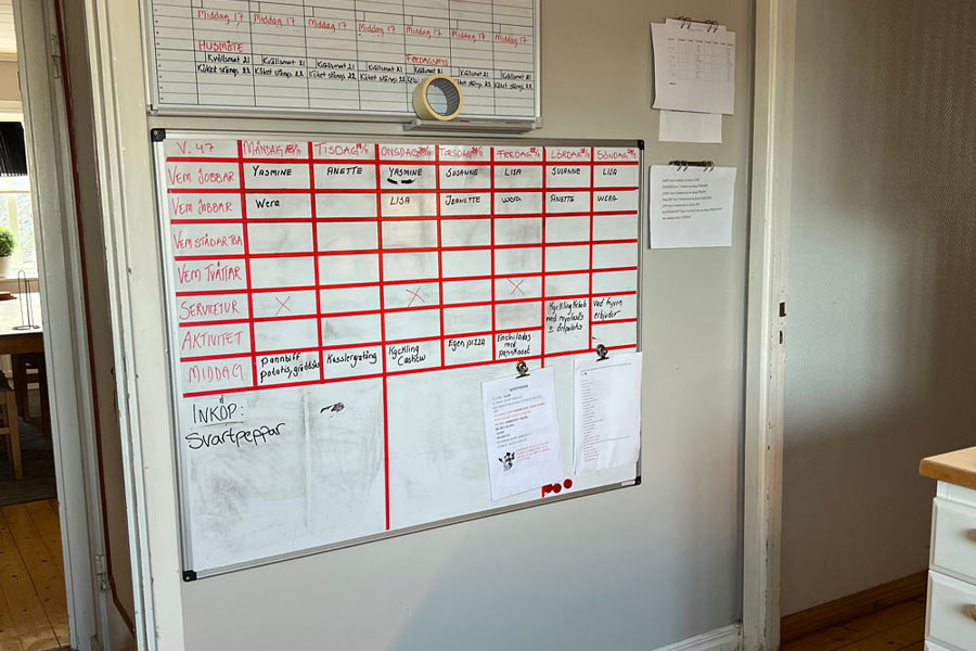 Ett schema på en whiteboard